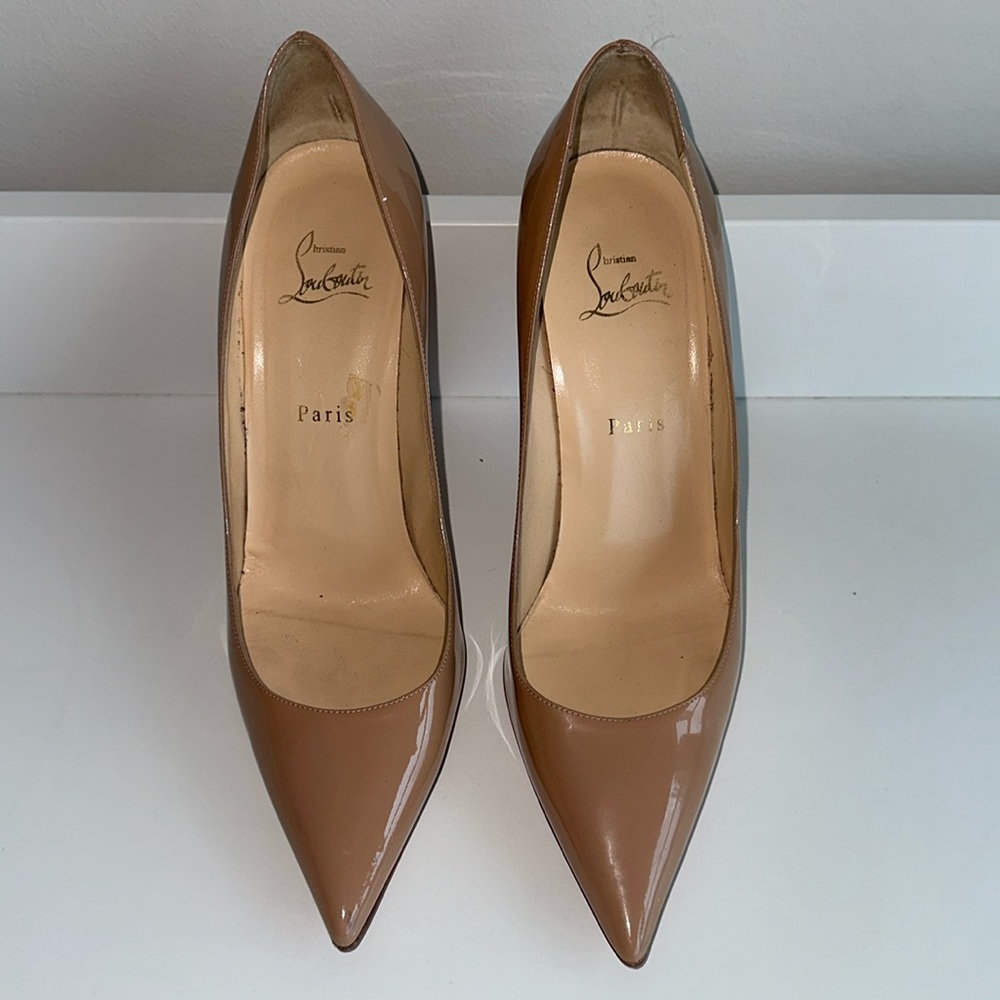 Christian louboutin size 40 nude